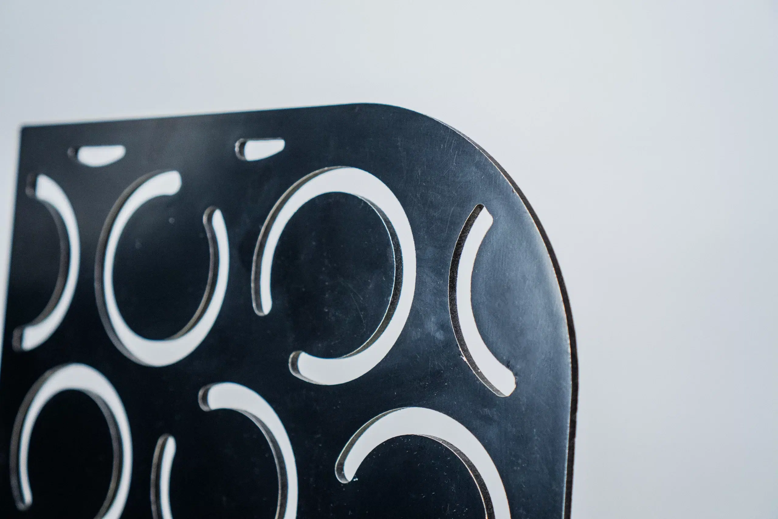 Motif Cutting ACP Sebagai Alternatif Desain Tampilan Lebih Berkarakter